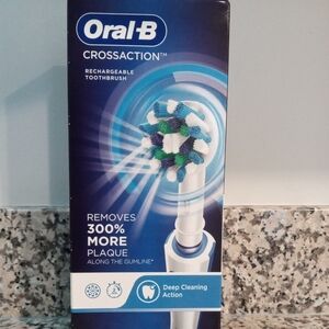 Oral-B CrossAction Electric Toothbrush - White